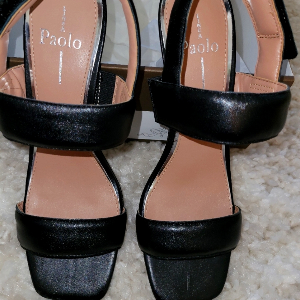 NWT Linea Paolo Black Leather Sandals